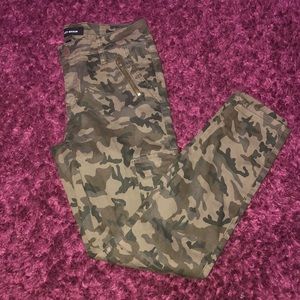 Camo skinny pants